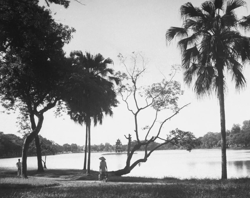 Hồ Gươm, tháng 7 năm 1948