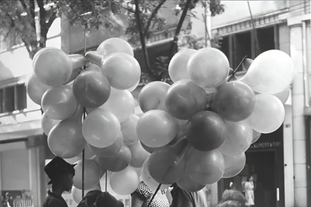 Những chú bé bán bông bống trên đường Catinat