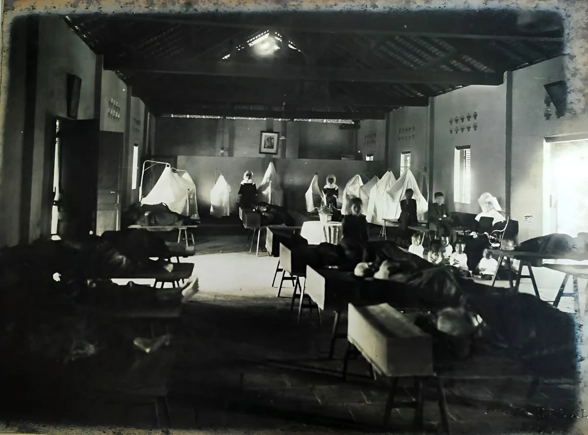 Phía trong bệnh viện Gia Định